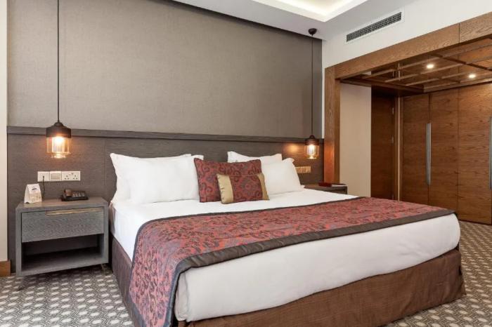 Salamis Bay Conti Resort Hotel & Casino Famagusta  Cameră foto A bedroom at the hotel
