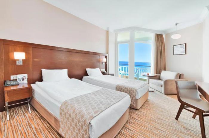 Salamis Bay Conti Resort Hotel & Casino Famagusta  Cameră foto A typical hotel room