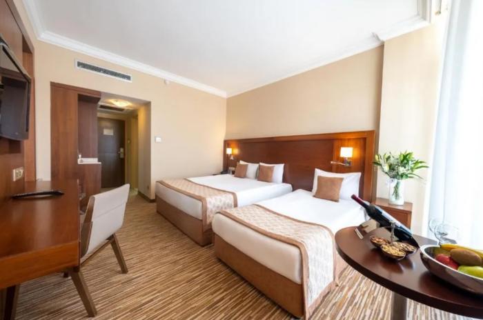 Salamis Bay Conti Resort Hotel & Casino Famagusta  Cameră foto A room at the hotel