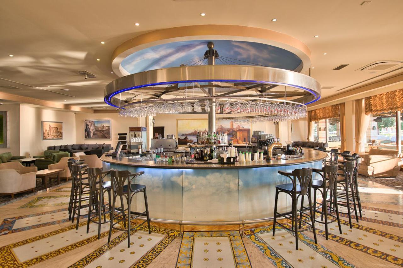 Salamis Bay Conti Resort Hotel & Casino Famagusta  Exterior foto The bar at the hotel