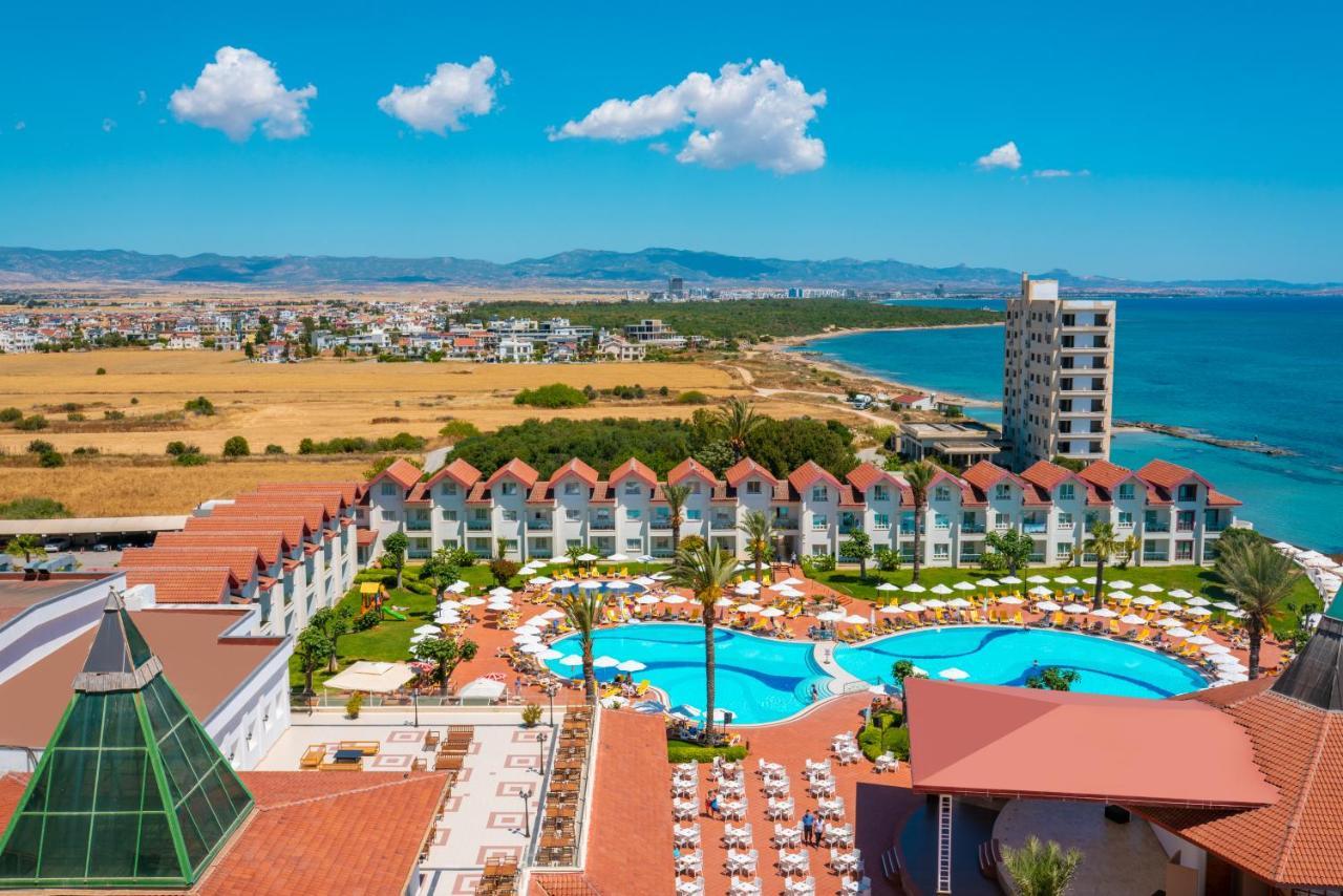 Salamis Bay Conti Resort Hotel & Casino Famagusta  Exterior foto A view of the hotel