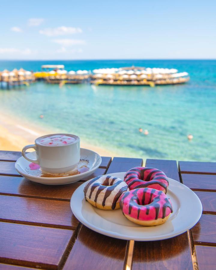 Salamis Bay Conti Resort Hotel & Casino Famagusta  Exterior foto A cup of coffee and donuts
