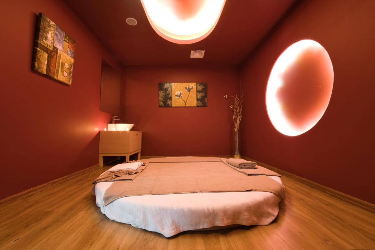 Salamis Bay Conti Resort Hotel & Casino Famagusta  Exterior foto A massage room at a spa