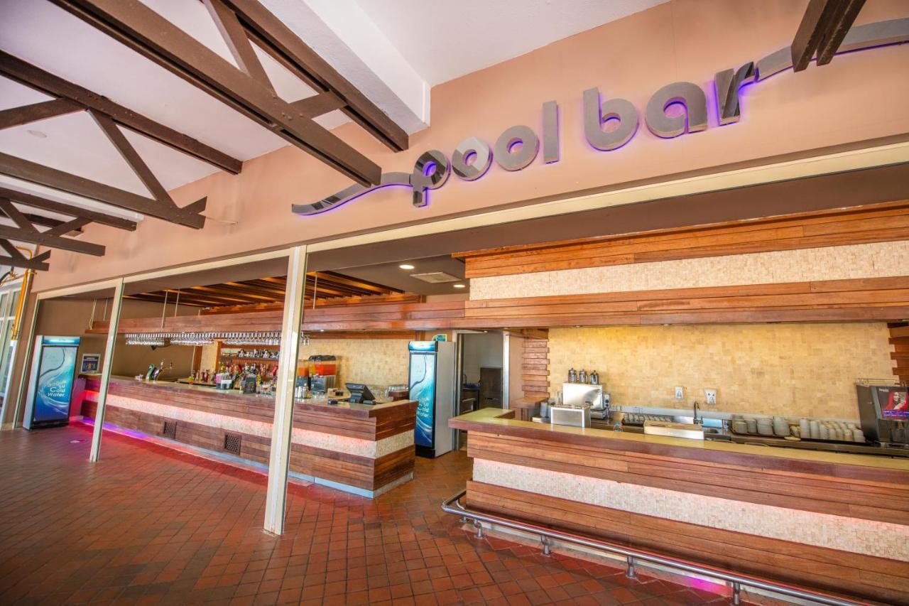 Salamis Bay Conti Resort Hotel & Casino Famagusta  Exterior foto The pool bar at the hotel